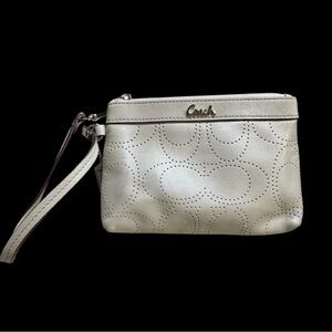 Coach Wristlet Perforated Signature C logo Original‎ Hangtag Peach lining EUC